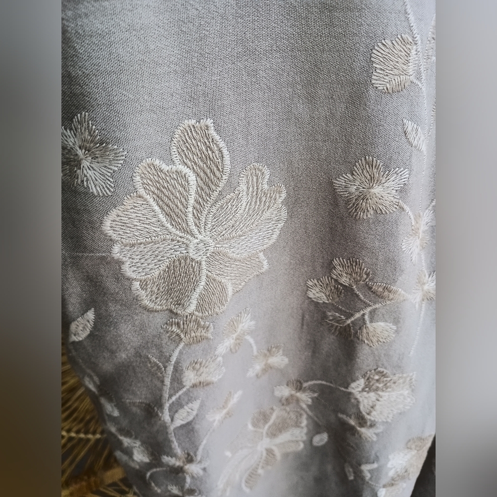 Tahari Floral Embroidered Pants_16 - Picture 4 of 8